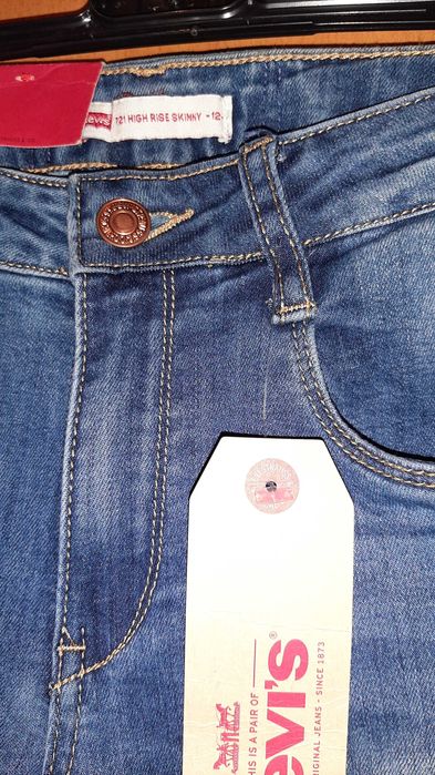 Camisola e calça levis