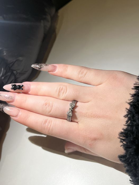 Кольцо PANDORA «Блестащий бант»