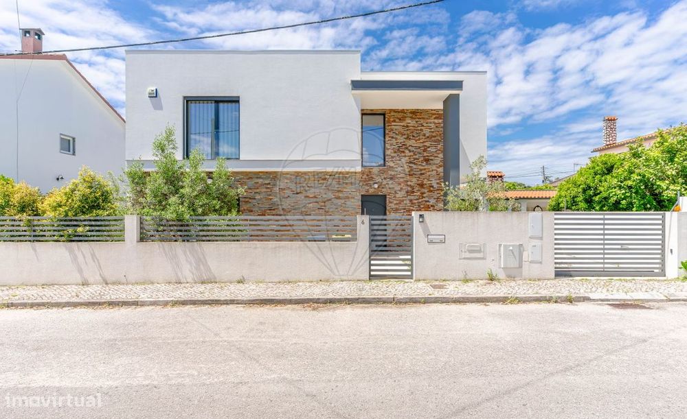 Moradia T4 para venda