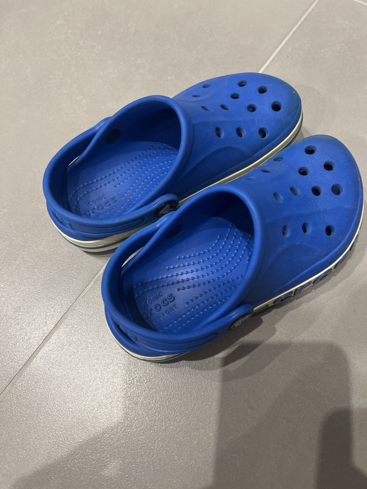 Crocs klapki kolor niebieski