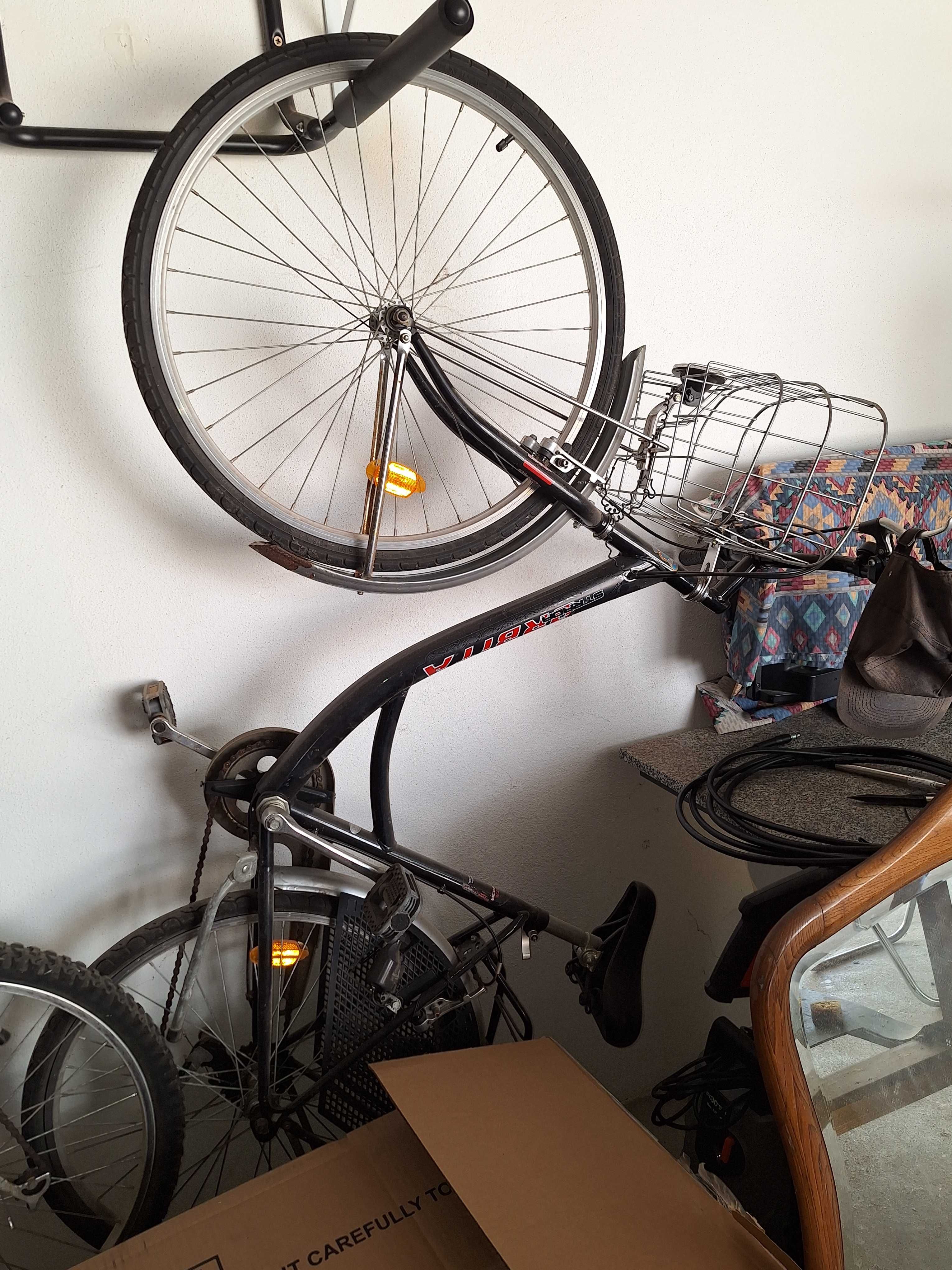 Bicicleta de homem e bicicleta de senhora
