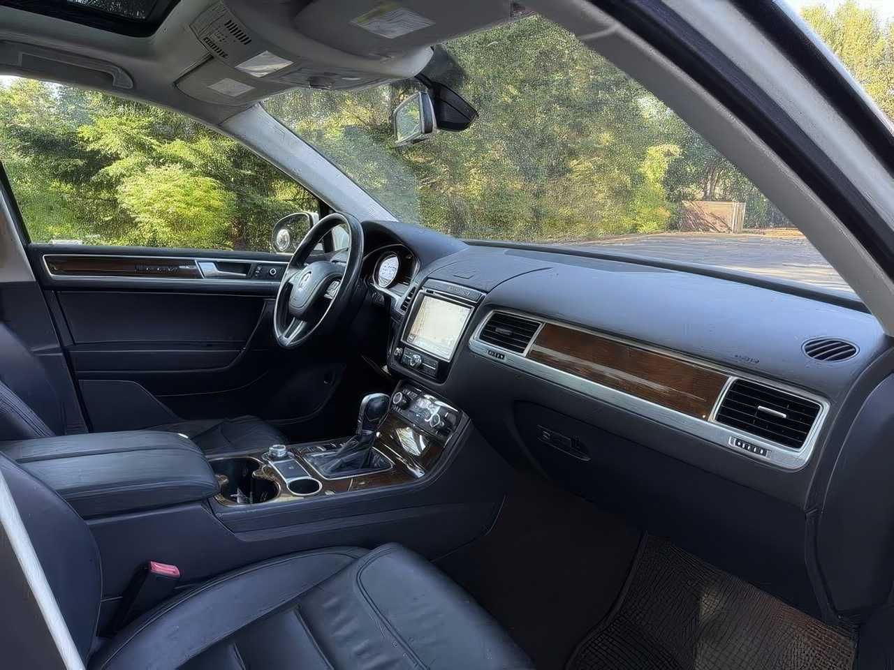 2015 Volkswagen Touareg VR6 Sport with Tech
