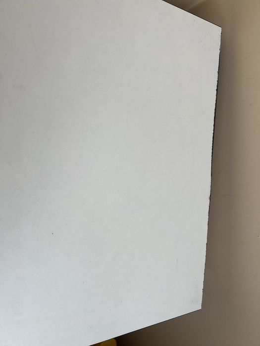 Тумбочка біла з чорним