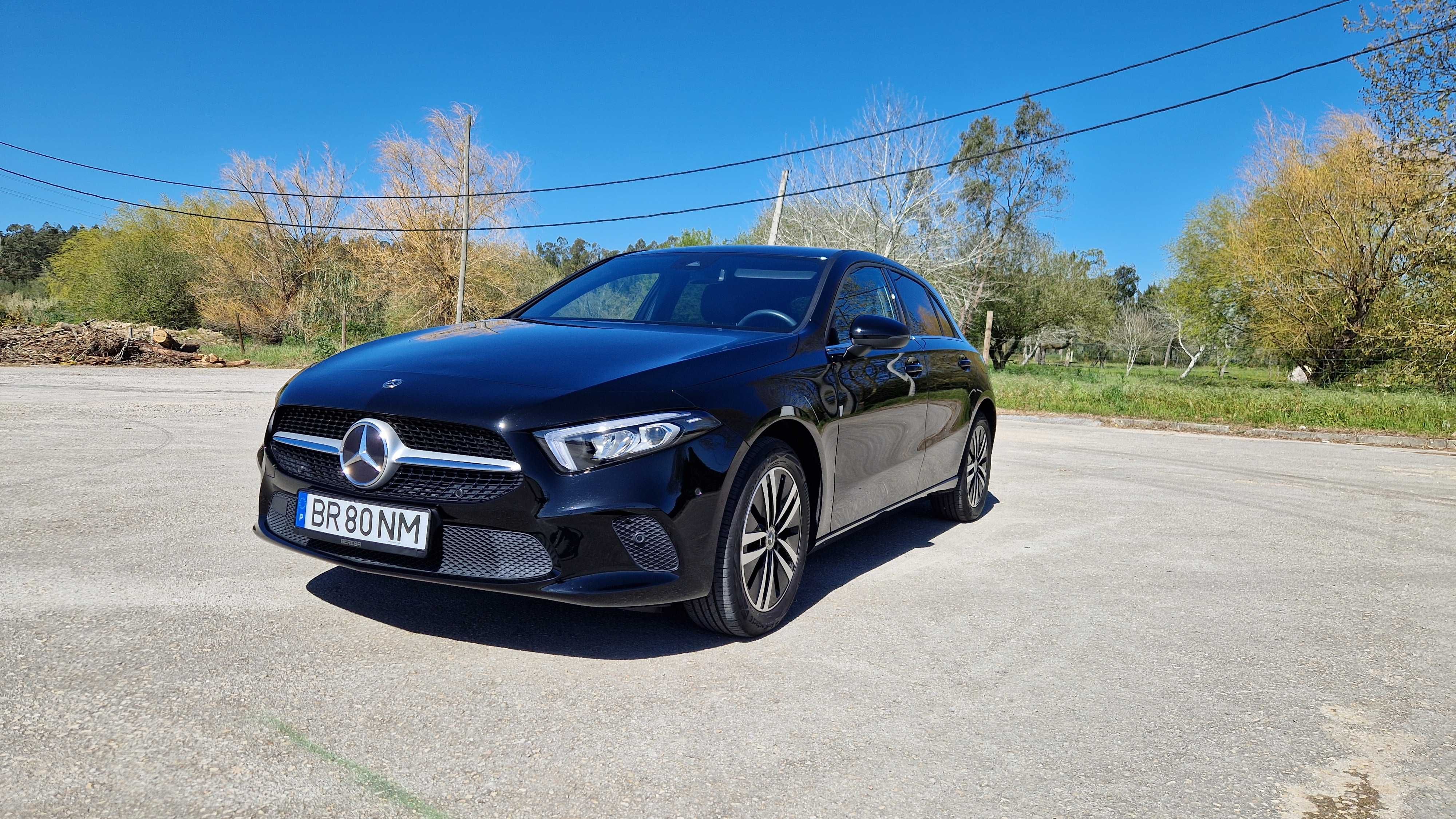 Mercedes-Benz A250e Híbrido Plug-in Nov de 2022 com 218 Cv  14 000 km