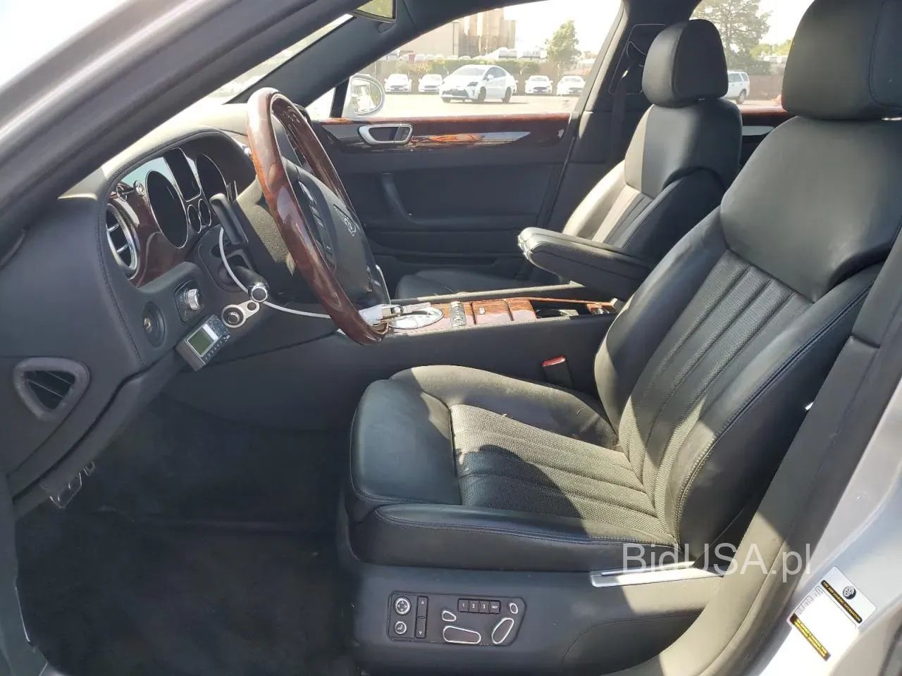 Bentley Flying Spur Pali jeździ delikatnie uszkodzony KUPIONY w transporcie do Polski