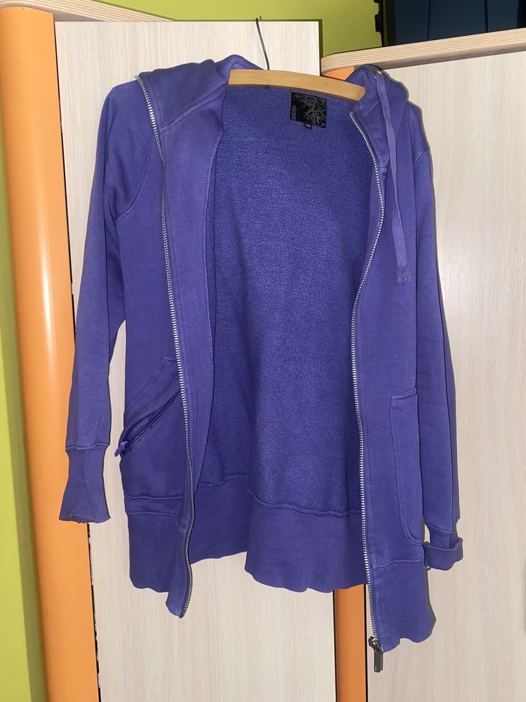 Dluga bluza rozpinana, wchodzi na rozmiar L