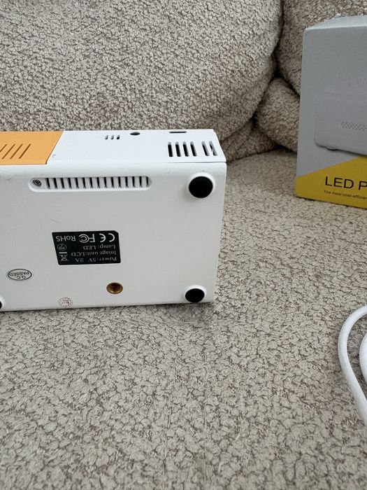 Проектор YG 300 читайте опис