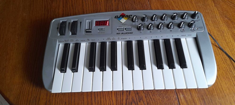 M-Audio Ozone 3w1 Audio/MIDI kontroler #1 z zasilaczem (Vintage OLO)