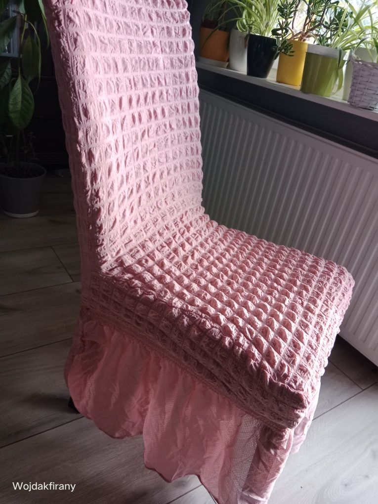 Pokrowce gofrowane na krzesła z falbanką