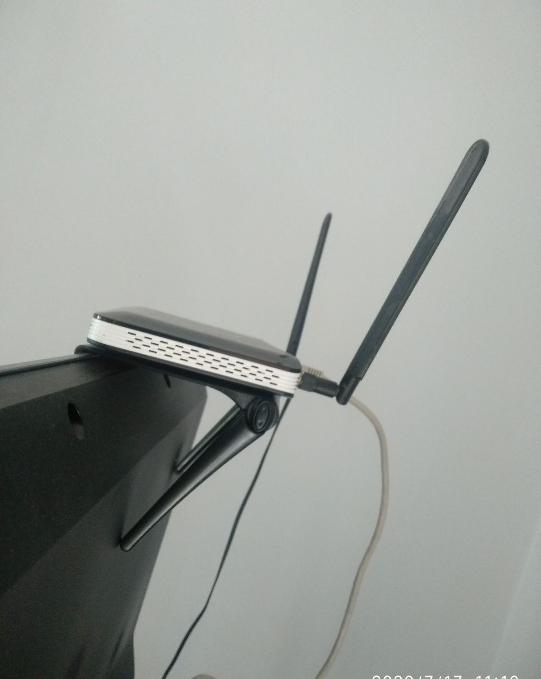 Półka nakładana na monitor TV LCD