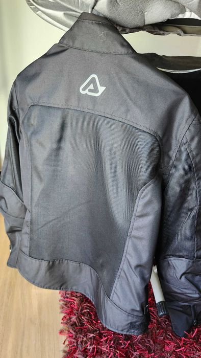 Casaco e capacete de mota novos para mulher