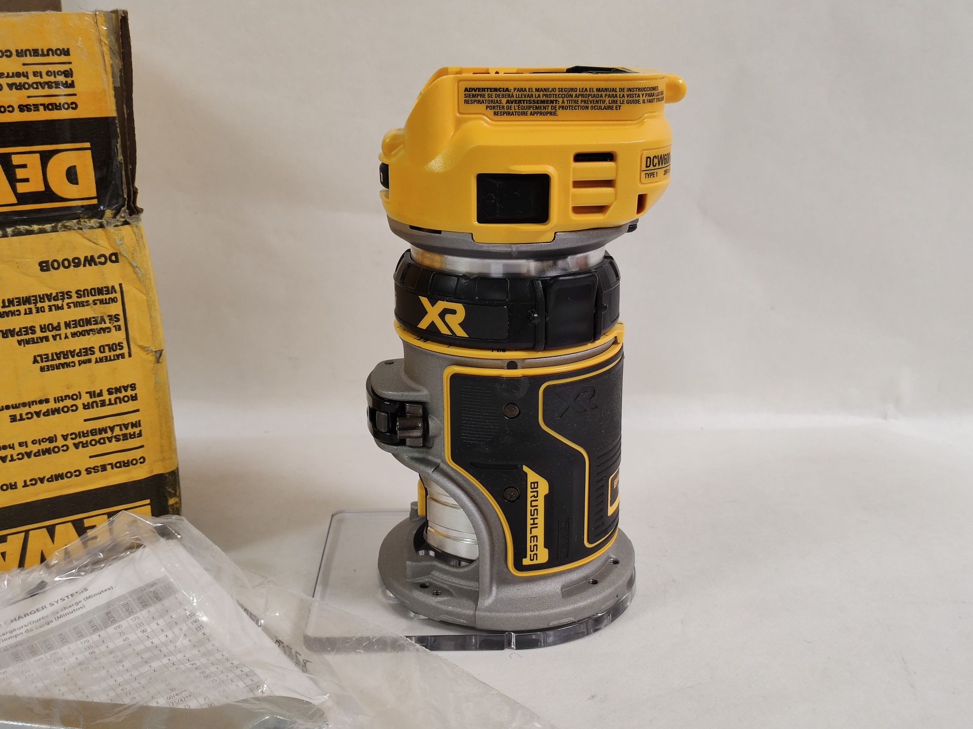 Оригінальний безщітковий кромочний фрезер DeWALT DCW600b XR 20Vmax