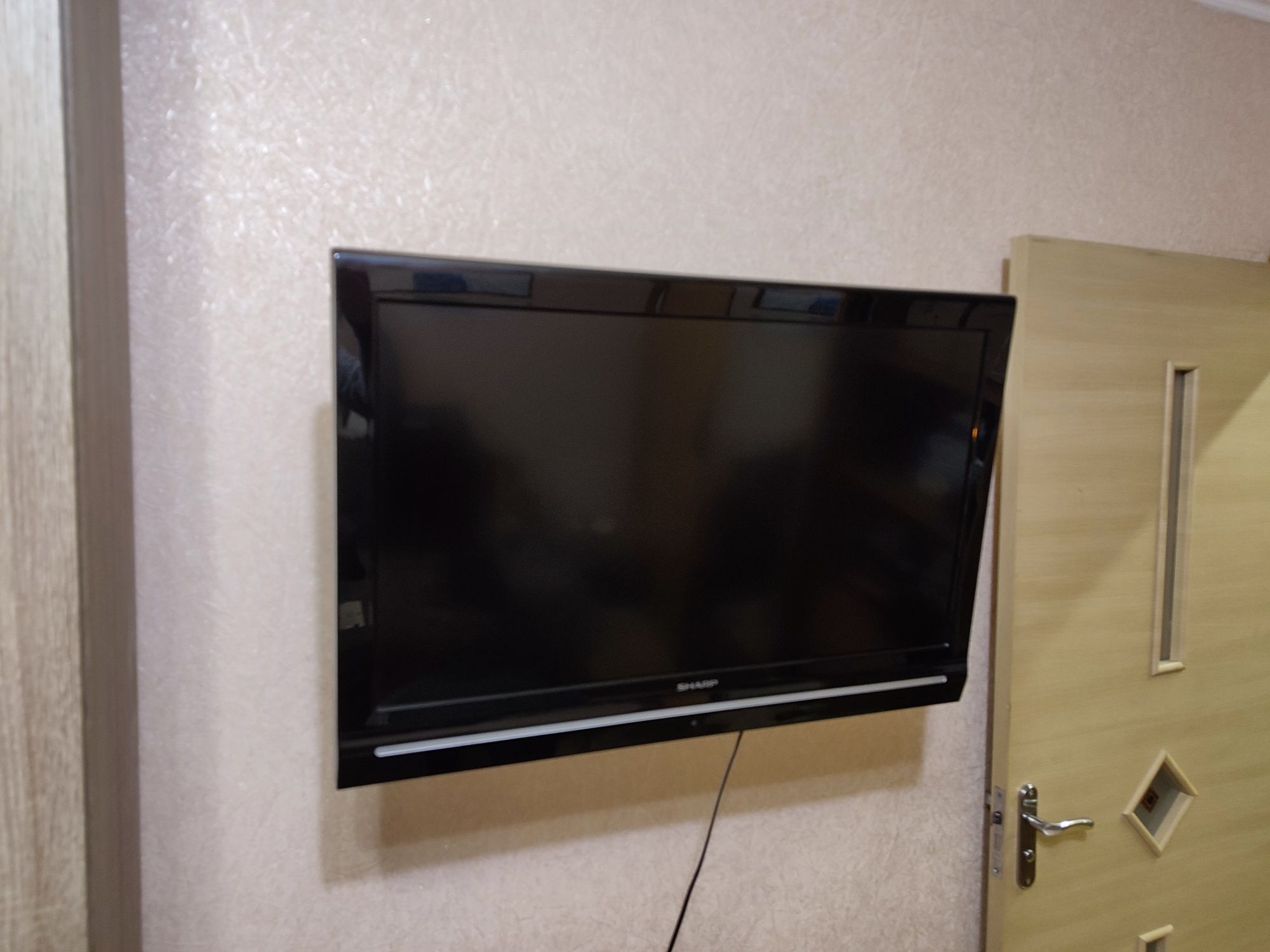 Телевизор Sharp LC-32SH130E + кріплення на стіну