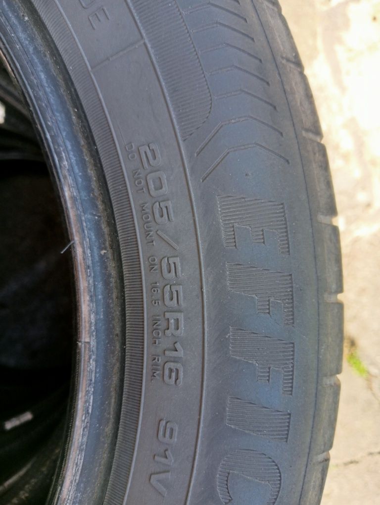 Goodyear 205/55R16 lato