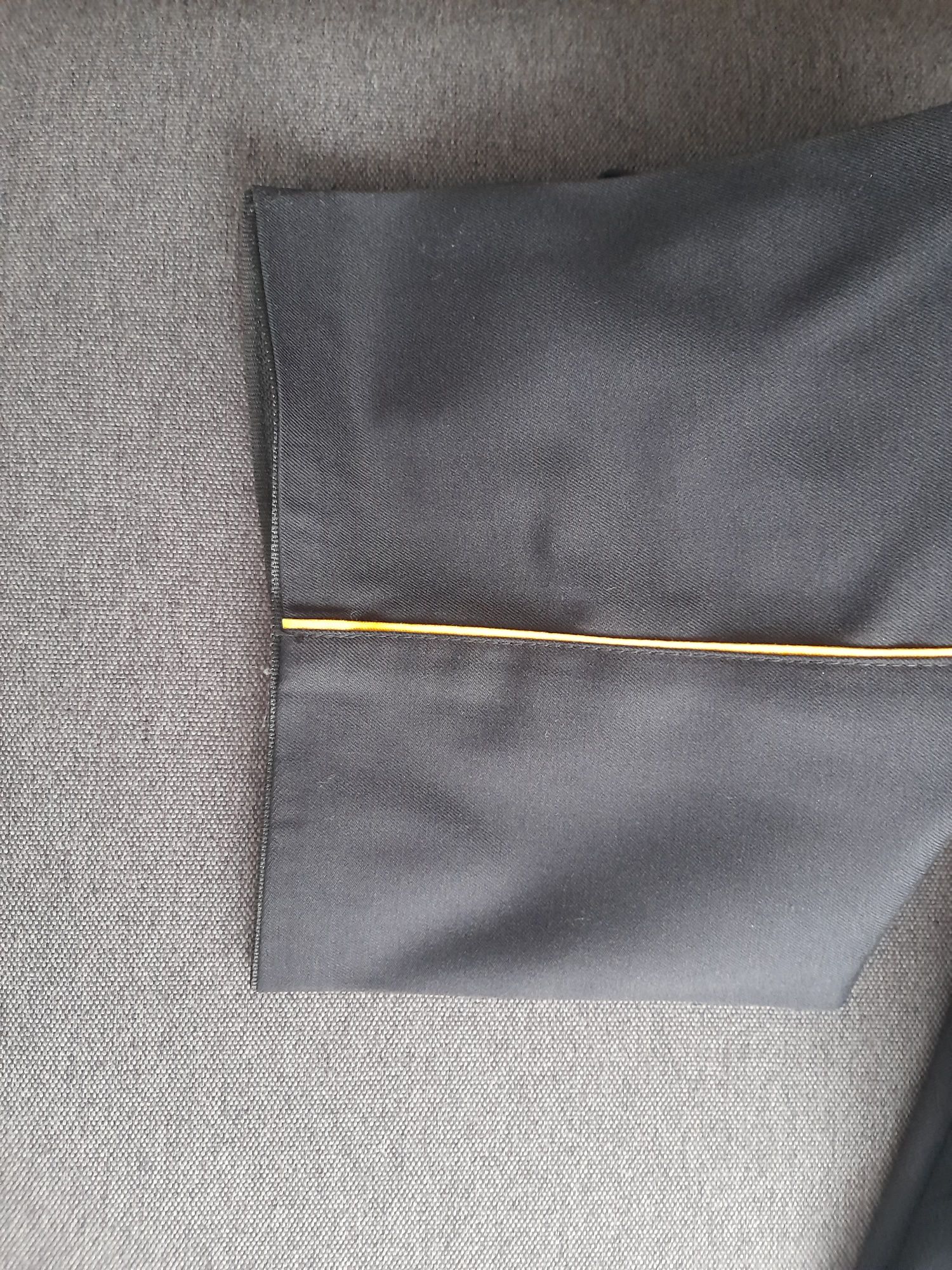 Sprzedam czarne spodnie z lampasem 180/94