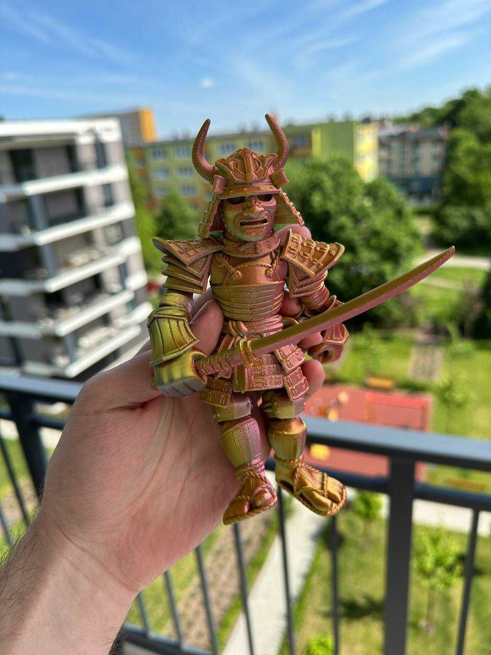 Samuraj, cyberpunk, miecz ruchoma figurka antystresowa 18 cm tiktok