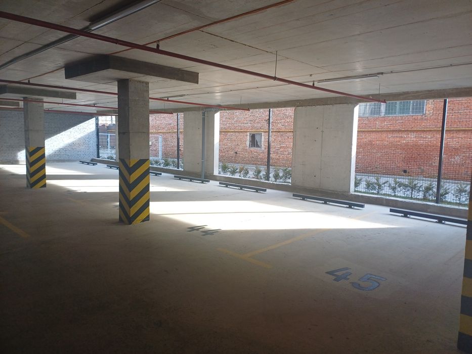 Продається паркомісце