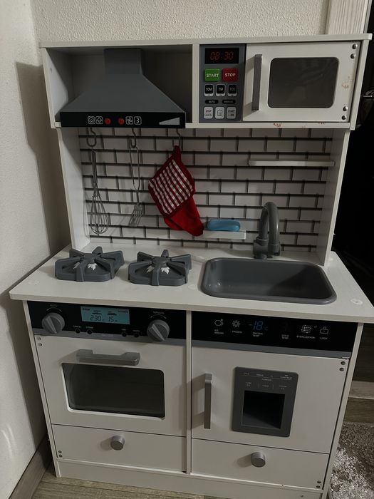 Дитяча деревяна кухня Avko