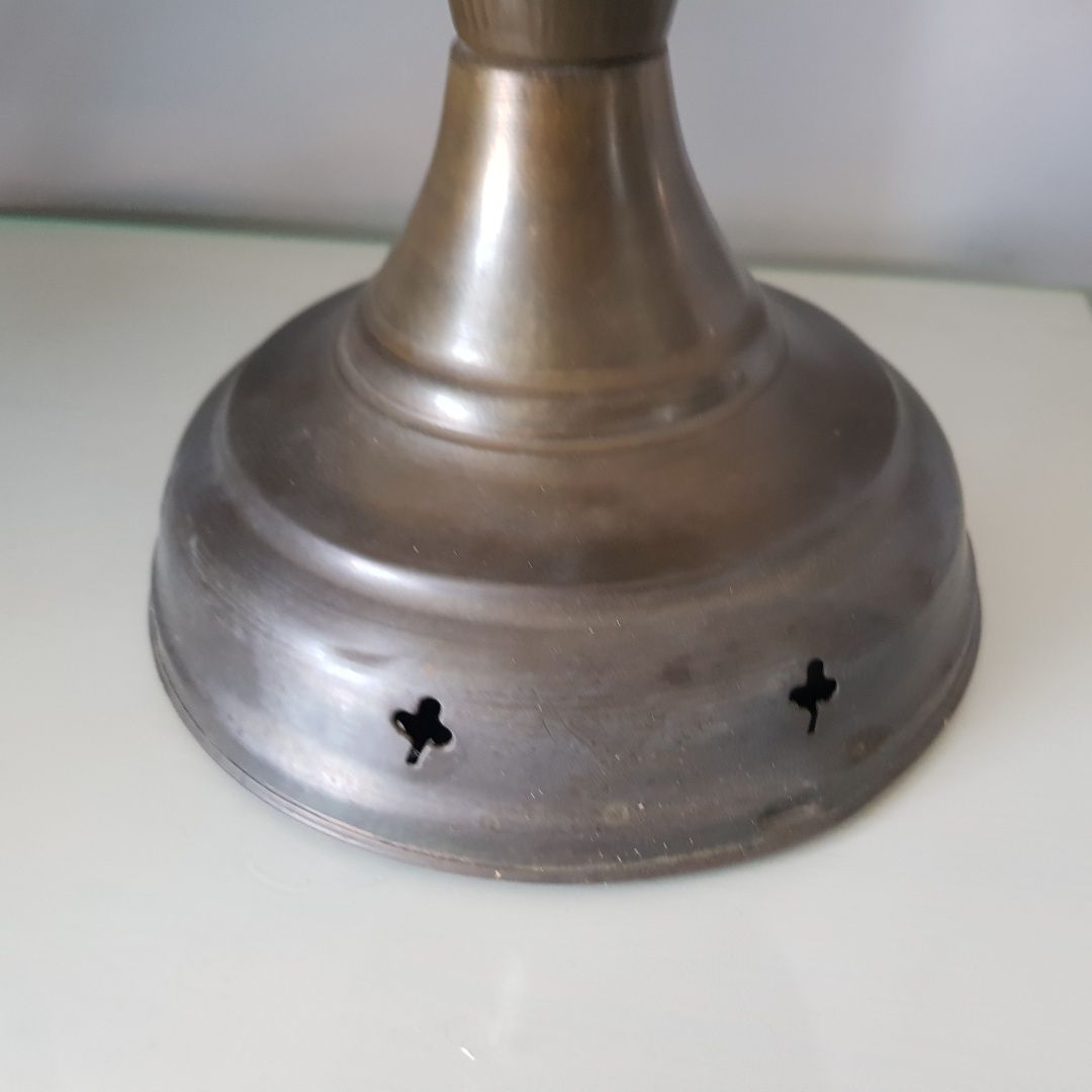 Stara mosiężna lampa naftowa
