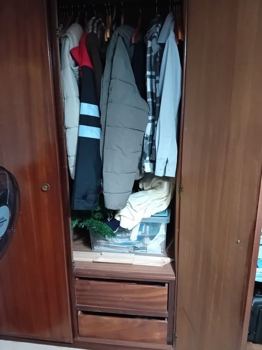 Roupeiro para venda.