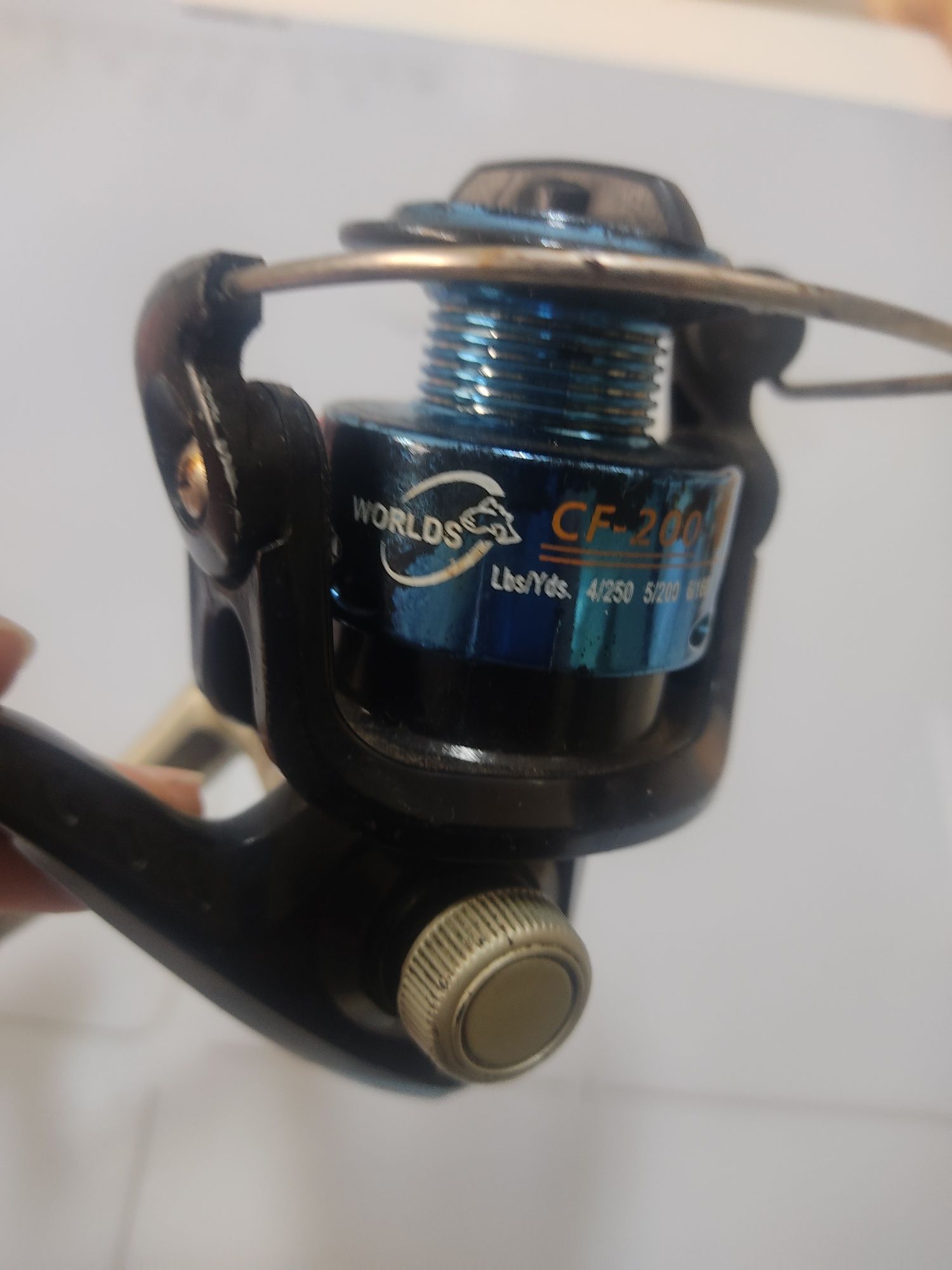 Várias carretos de pesca