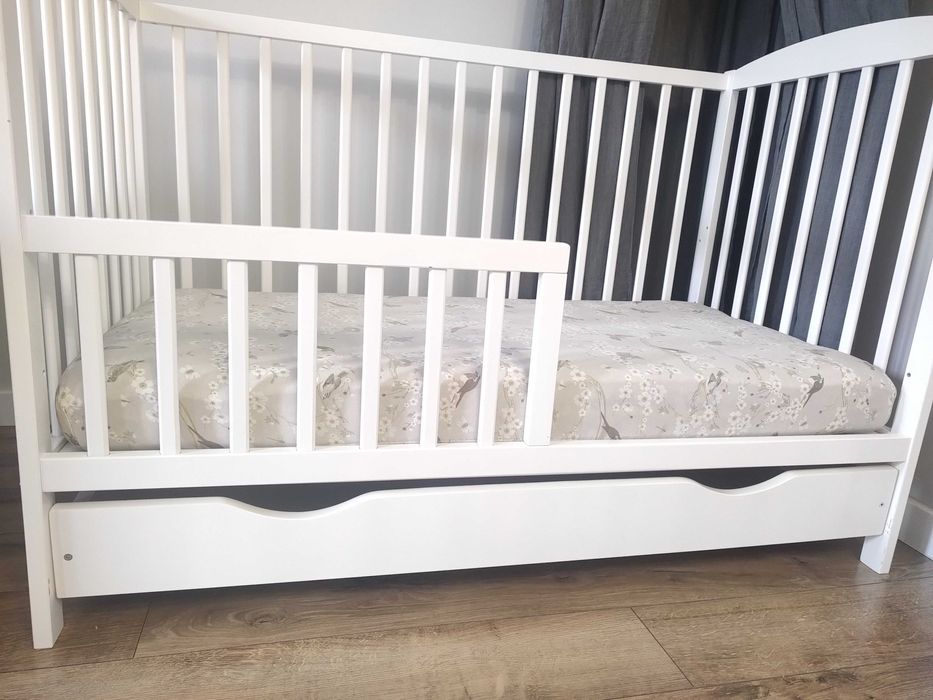 Łóżeczko dziecięce 120x60 z materacem, ochraniaczem na materac.