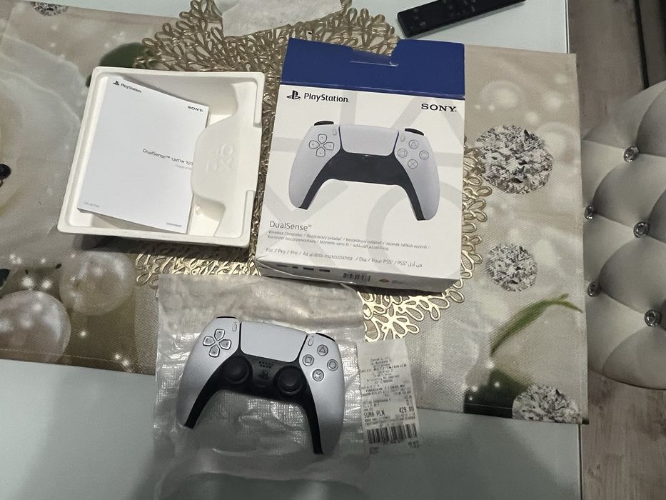 Pad Ps 5 Prawie nowy na gwarancji 2 miesiące ma Paragon pudełko