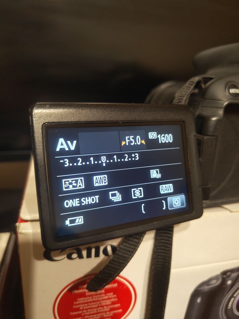 Canon 700d + 3 obiektywy + lampa błyskowa + pilot