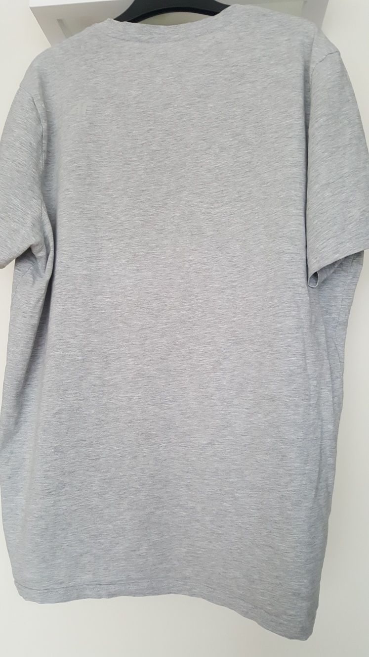 Koszulka 4F - jak nowa - rozmiar M/L