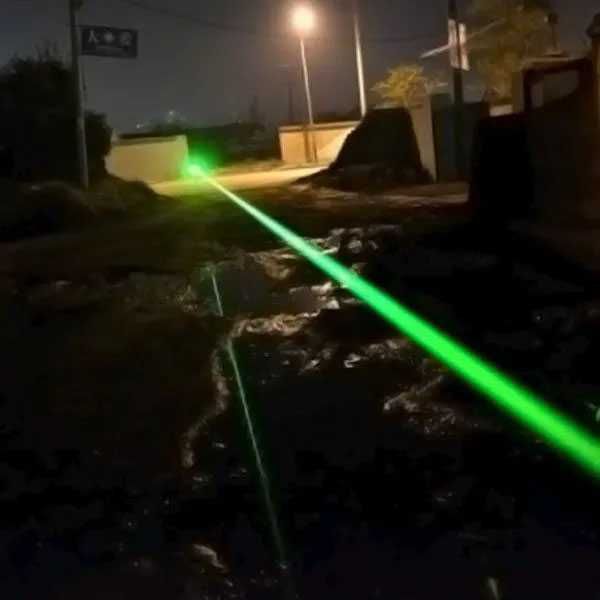 Відстань 10 кілометрів  !!! Лазерна указка Green Laser Pointer JD-303.