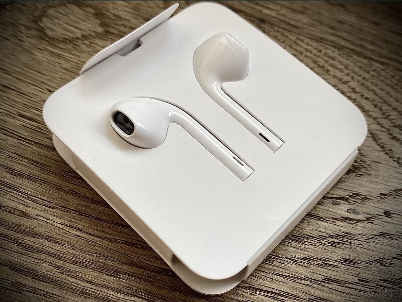 Новые оригинальные наушники Apple EarPods with Lightning из комплекта