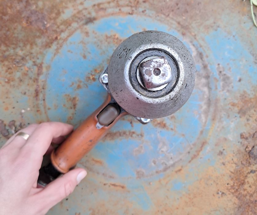 Пневмогайковерт інструмент