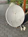 Antena satelitarna wraz z zamocowaniem