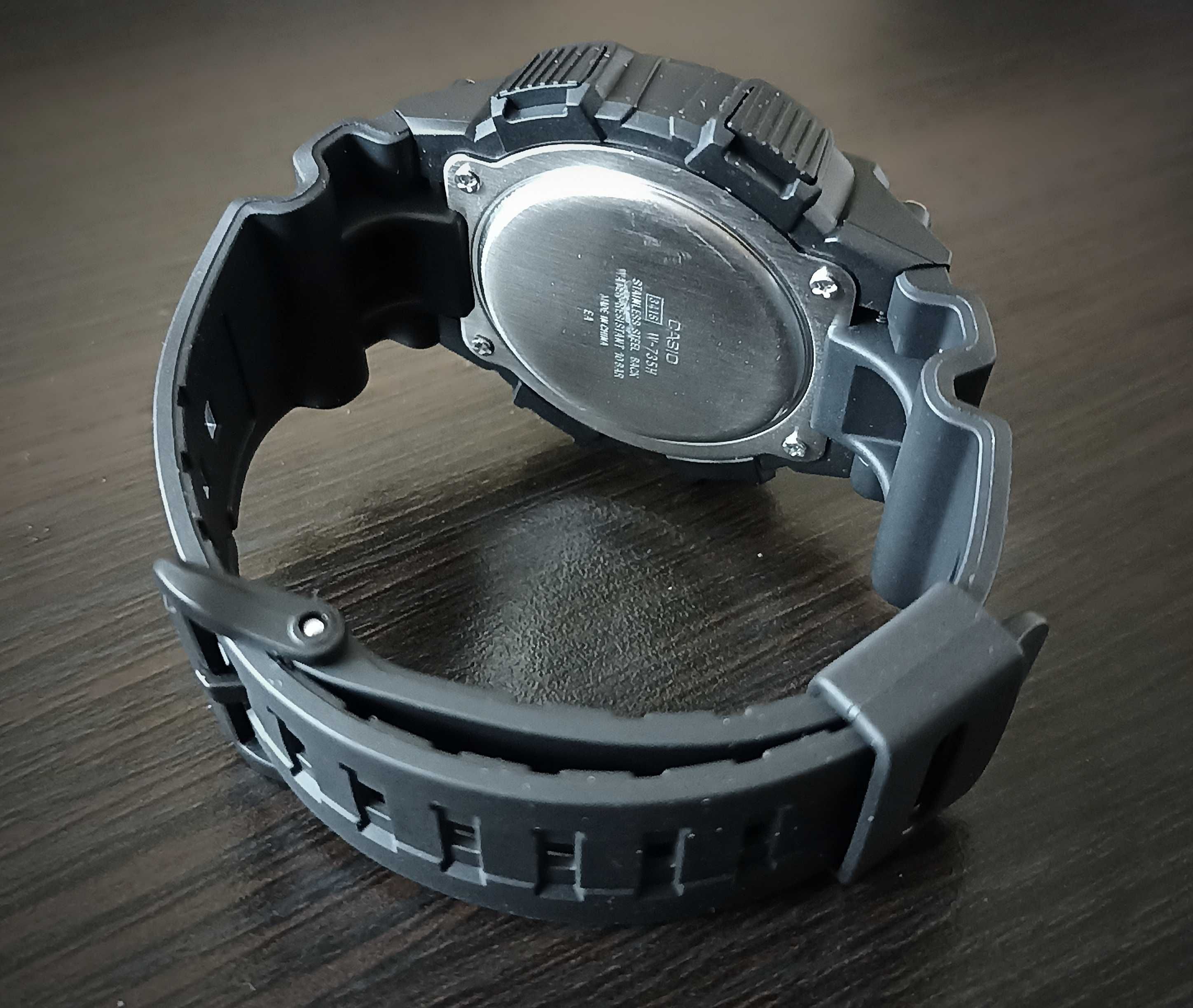 Casio W-735H Вибросигнал/Super illuninator