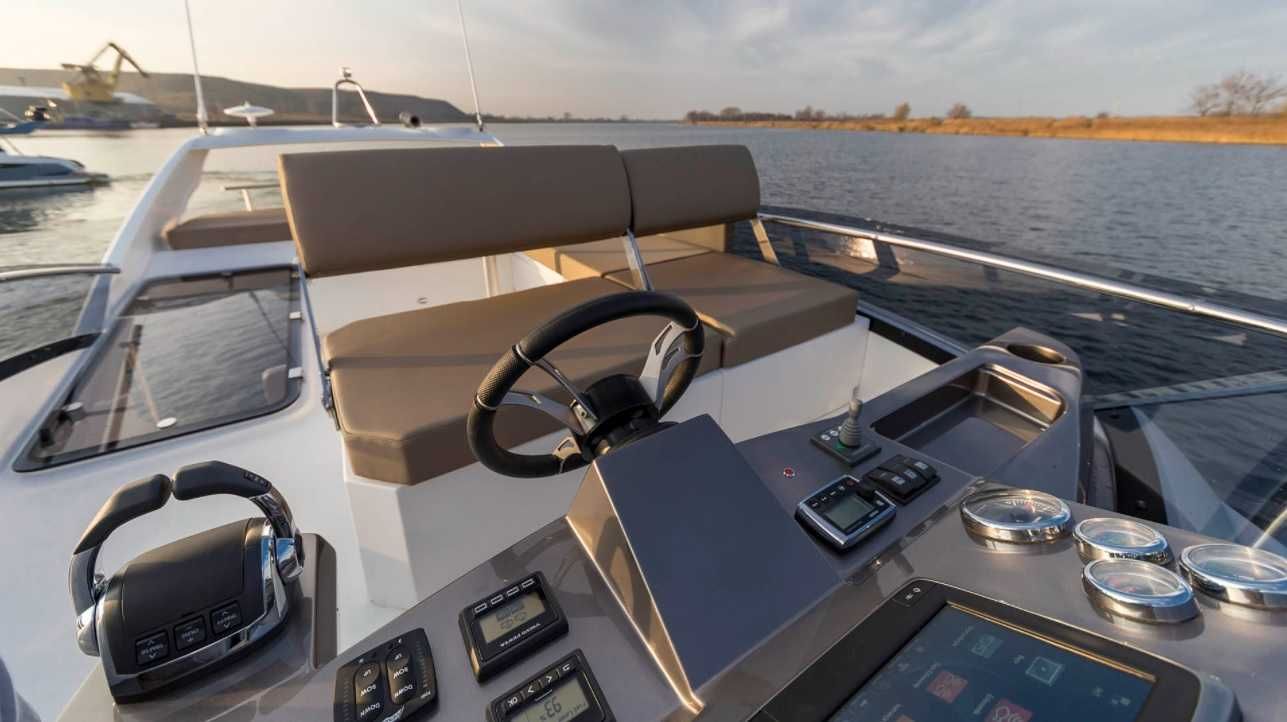 Czarter Rejs wynajem Jacht motorowy Galeon 360 Gdańsk Sopot Zatoka