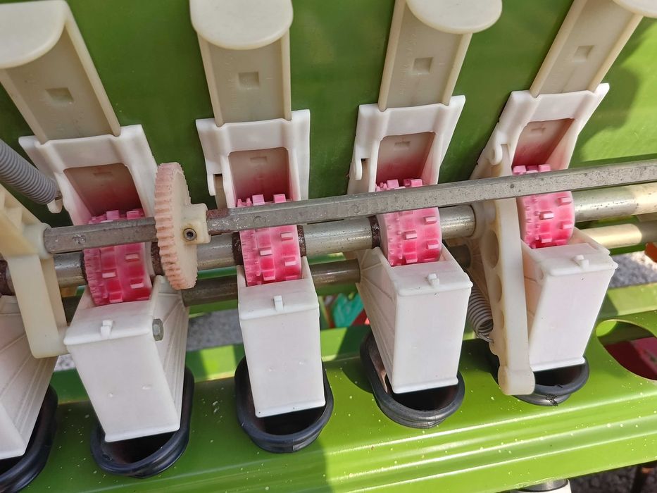 Agregat uprawowo siewny.