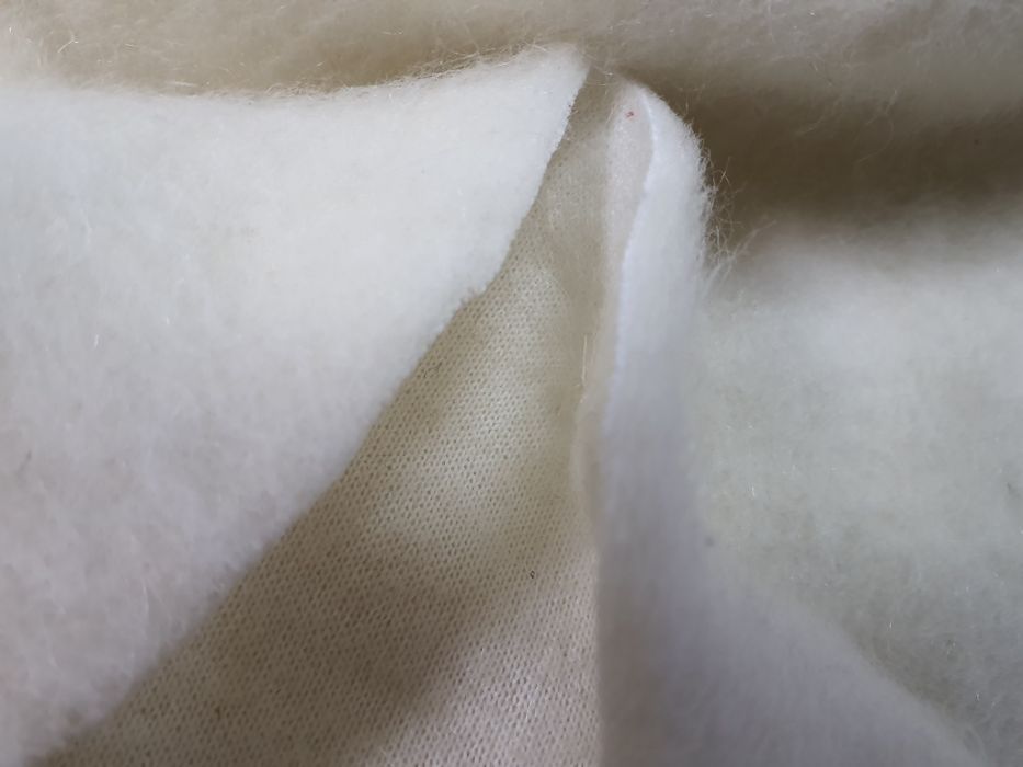 Tkanina grubsza z włosem szer.150 cm.