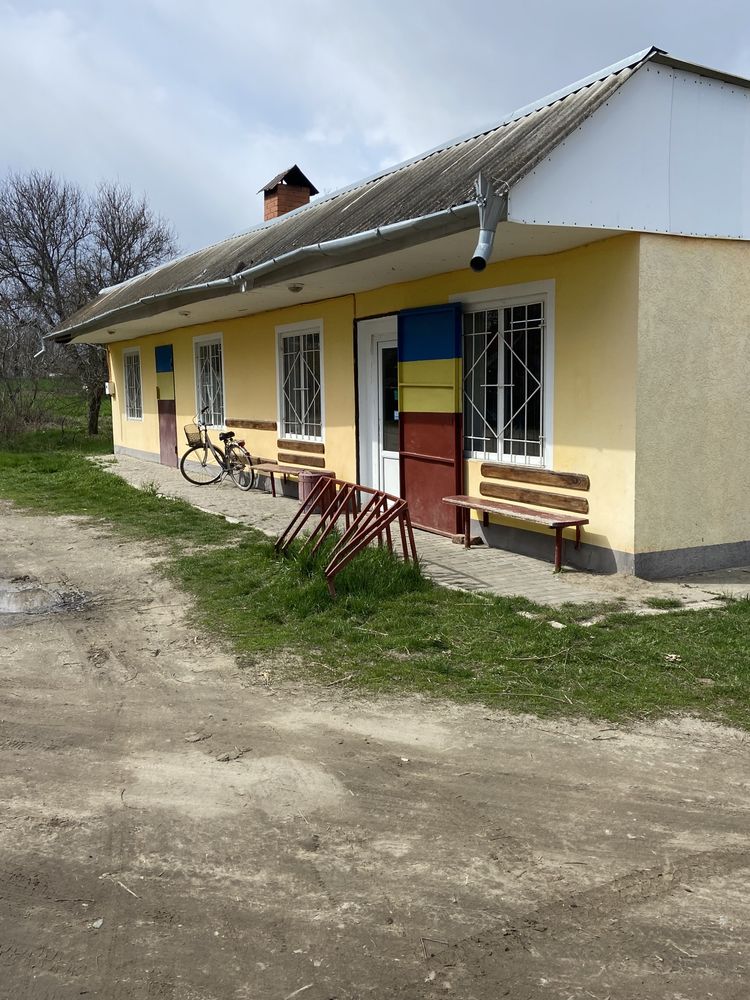 Продам магазин в с. Саражинка з холодильним обладненям та стілажами