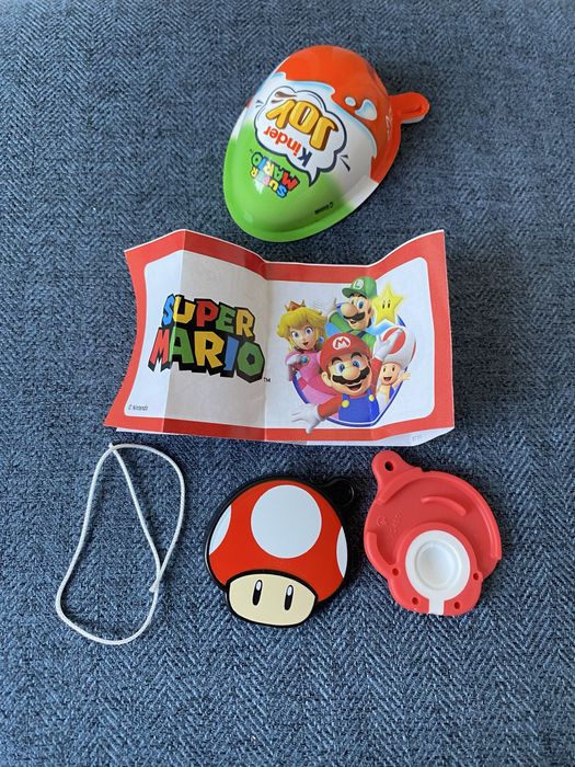 Zabawka Super Mushroom z serii Super Mario z Kinder Joy