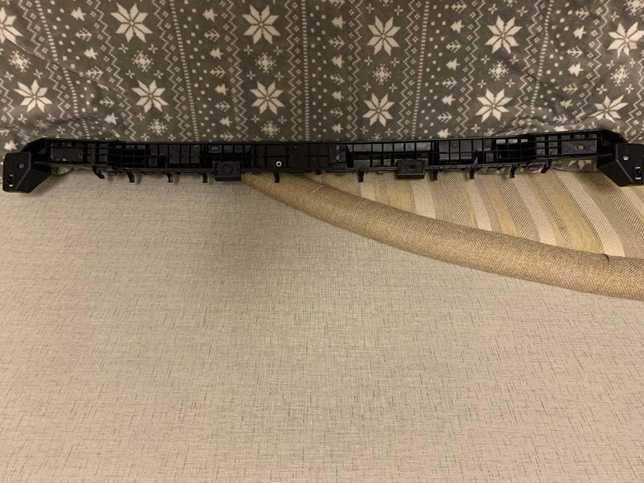 Центральное крепление , левое , правое ,Накладка задней панели Model Y