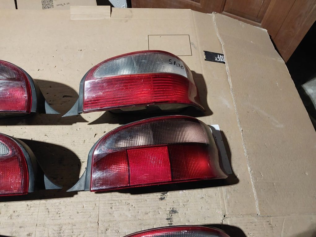 Citroen saxo tylna lampa tył  prawa lewa