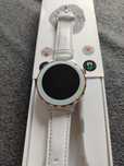 Nowy piękny biały smartwatch bluetooth zegarek