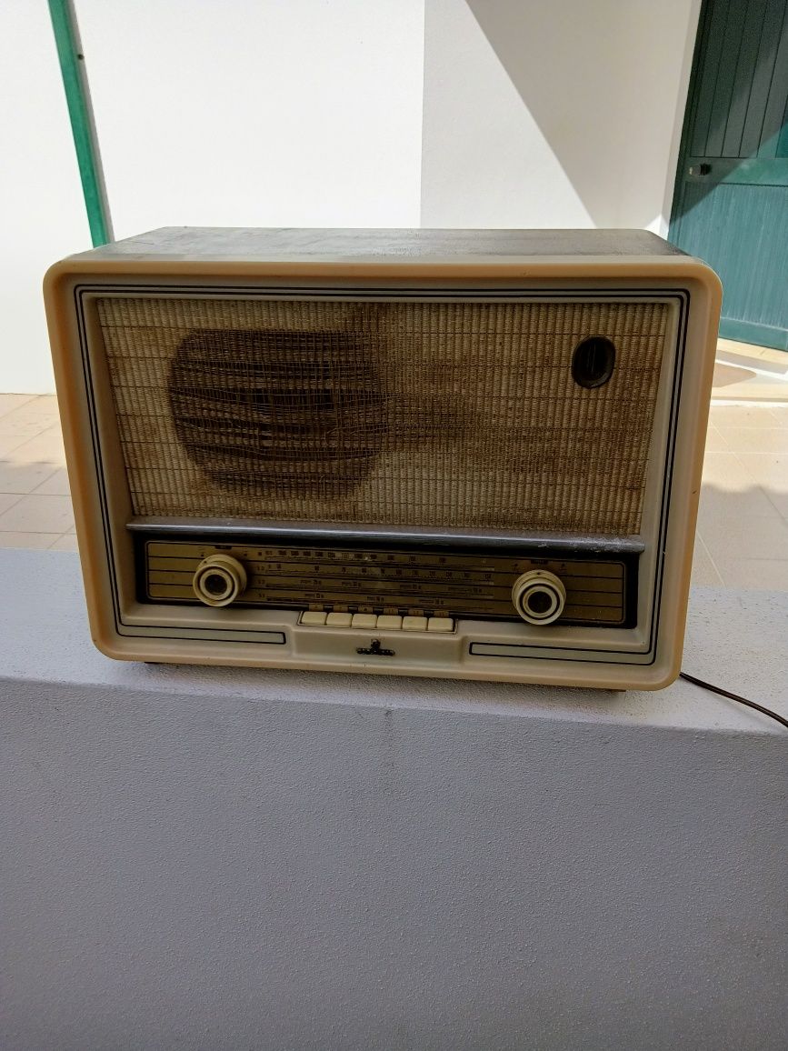 Rádio a válvulas