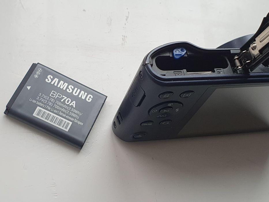 Цифрова камера Samsung WB30F ,Ультракомпактна з Wi-Fi