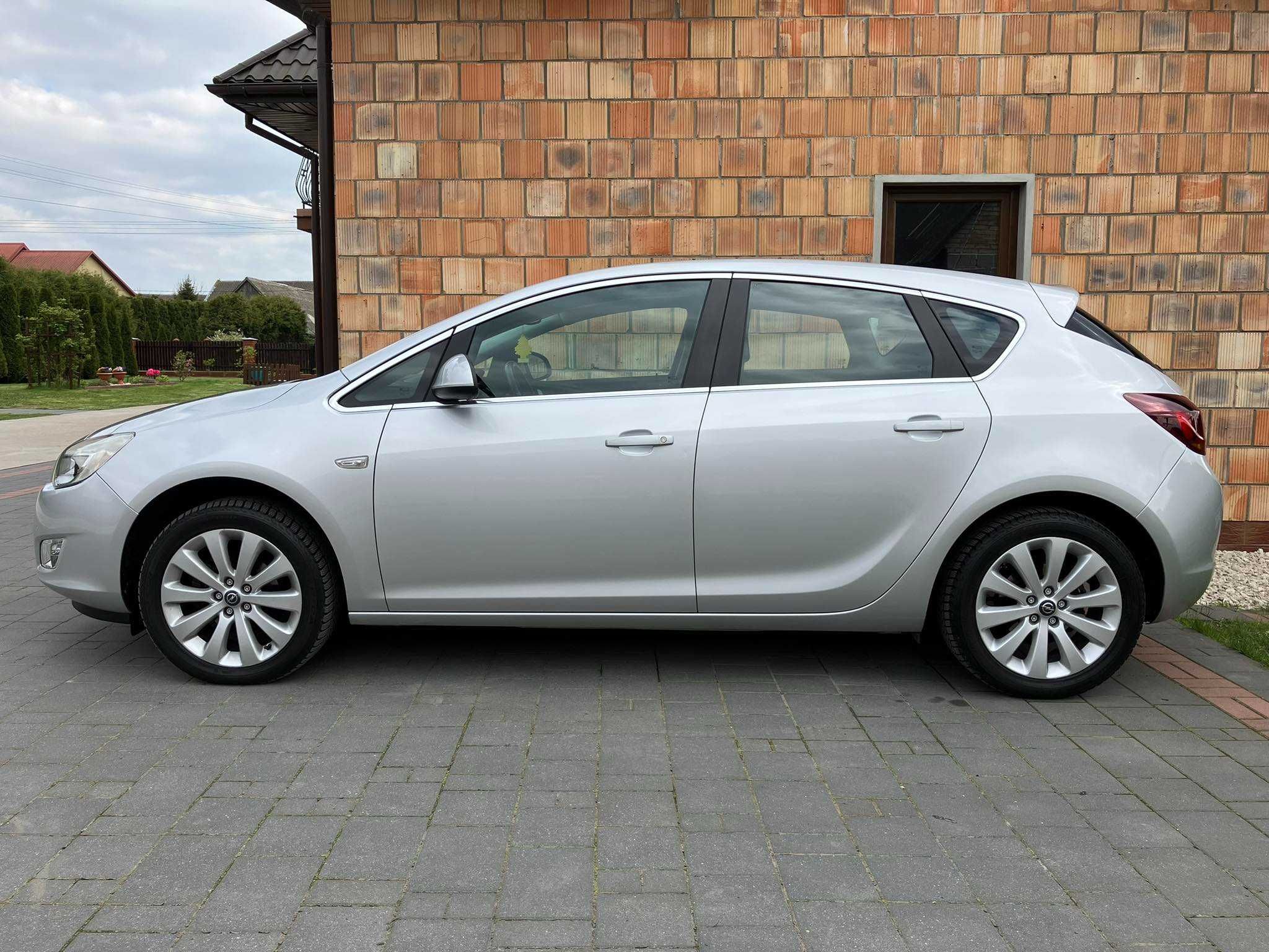 Opel Astra J 1.4 Turbo 140KM Bardzo ładna! Bogate wyposażenie