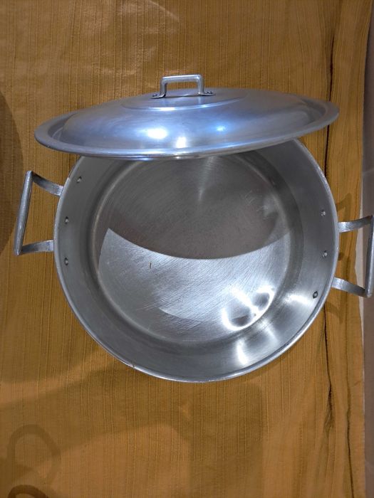 Panela grande de alumínio 30 cm