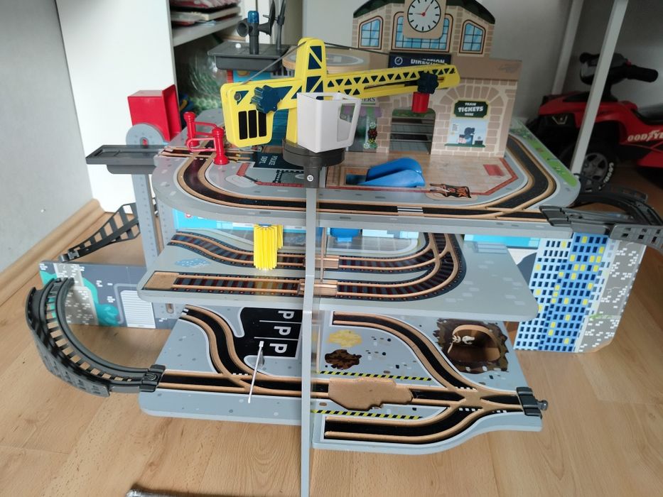 Drewniany Dworzec kolejowy/centrum logistyczne