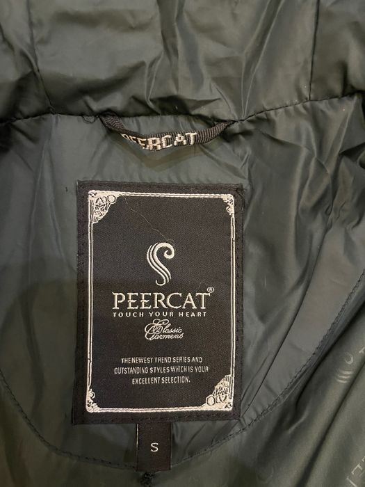 Теплий пуховик зеленого кольору.