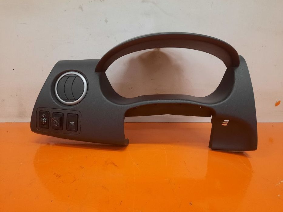 SUZUKI SWIFT IV 04-10 OSŁONA LICZNIKA ZEGARÓW 73311-62J1