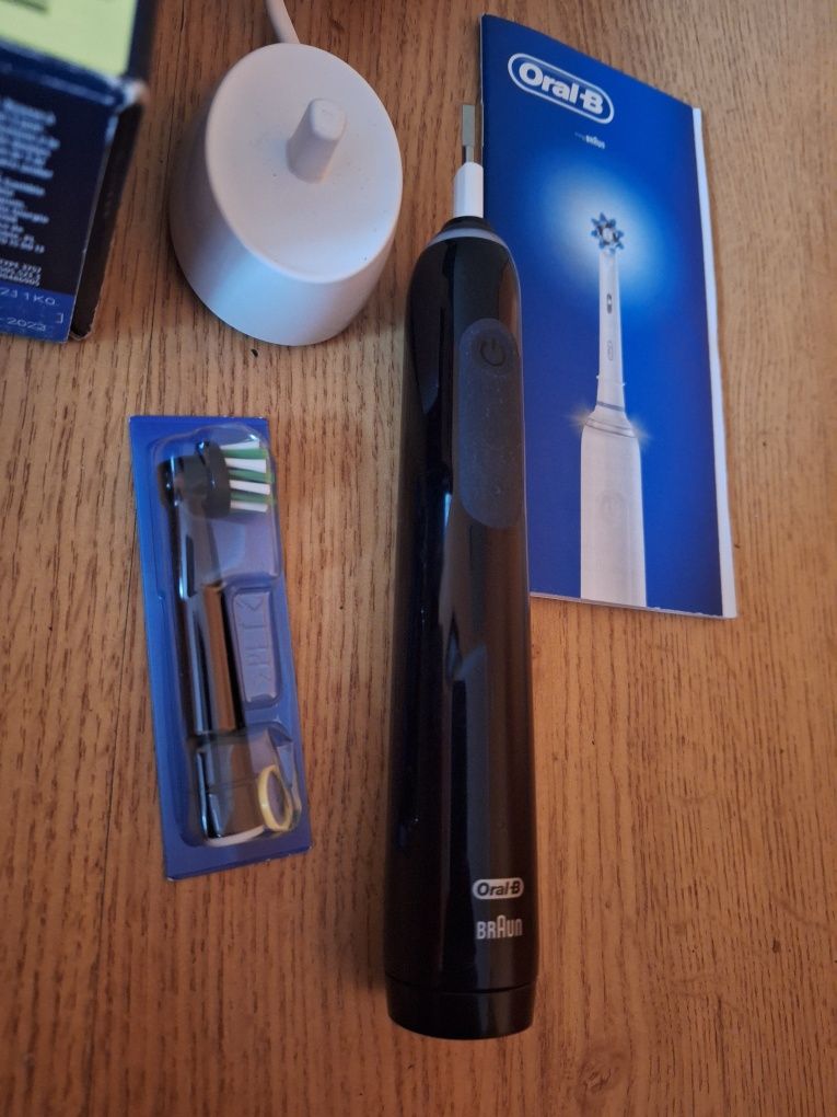Szczoteczka elektryczna Oral-B Pro Series 3 Black powystawowa